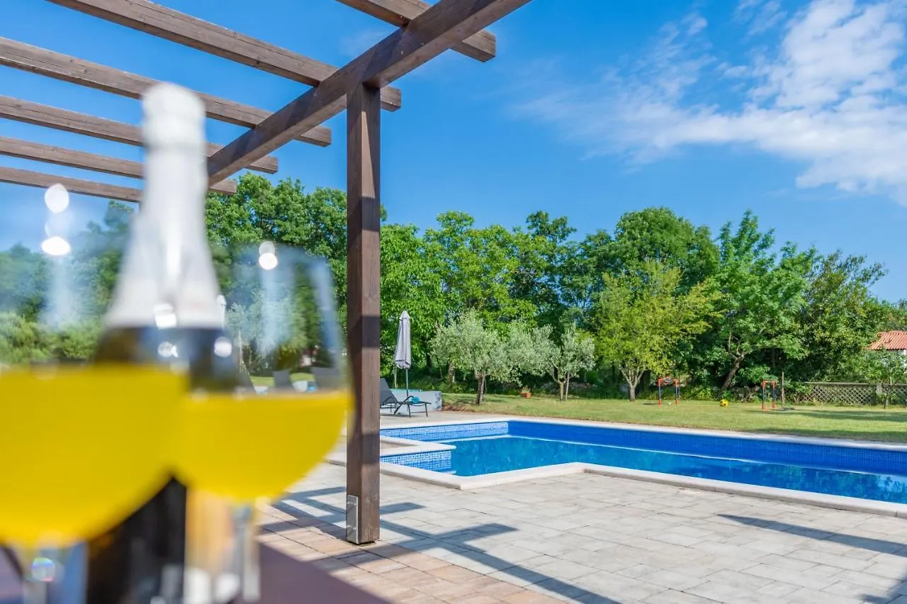 Family Friendly Villa With Pool And Garden Labin