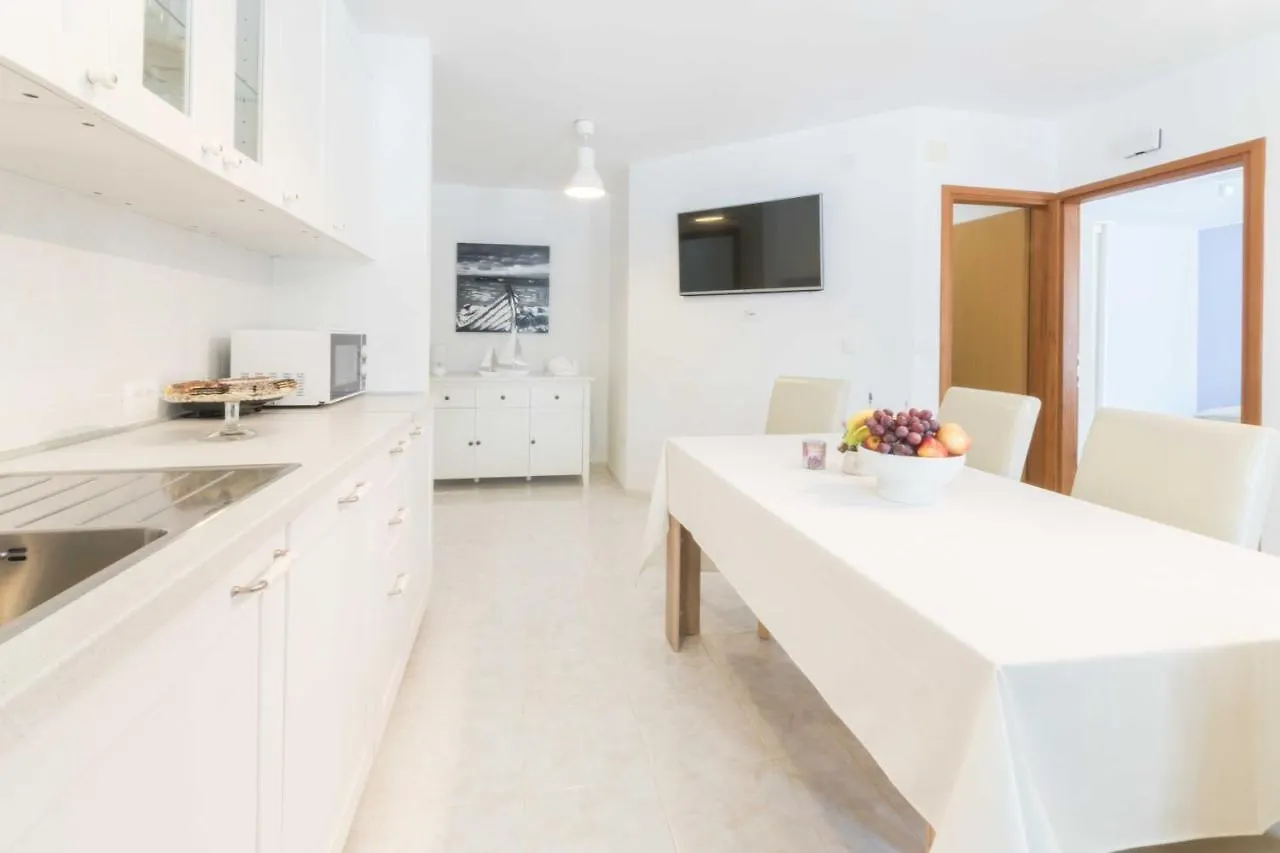 Family Friendly Villa With Pool And Garden Labin