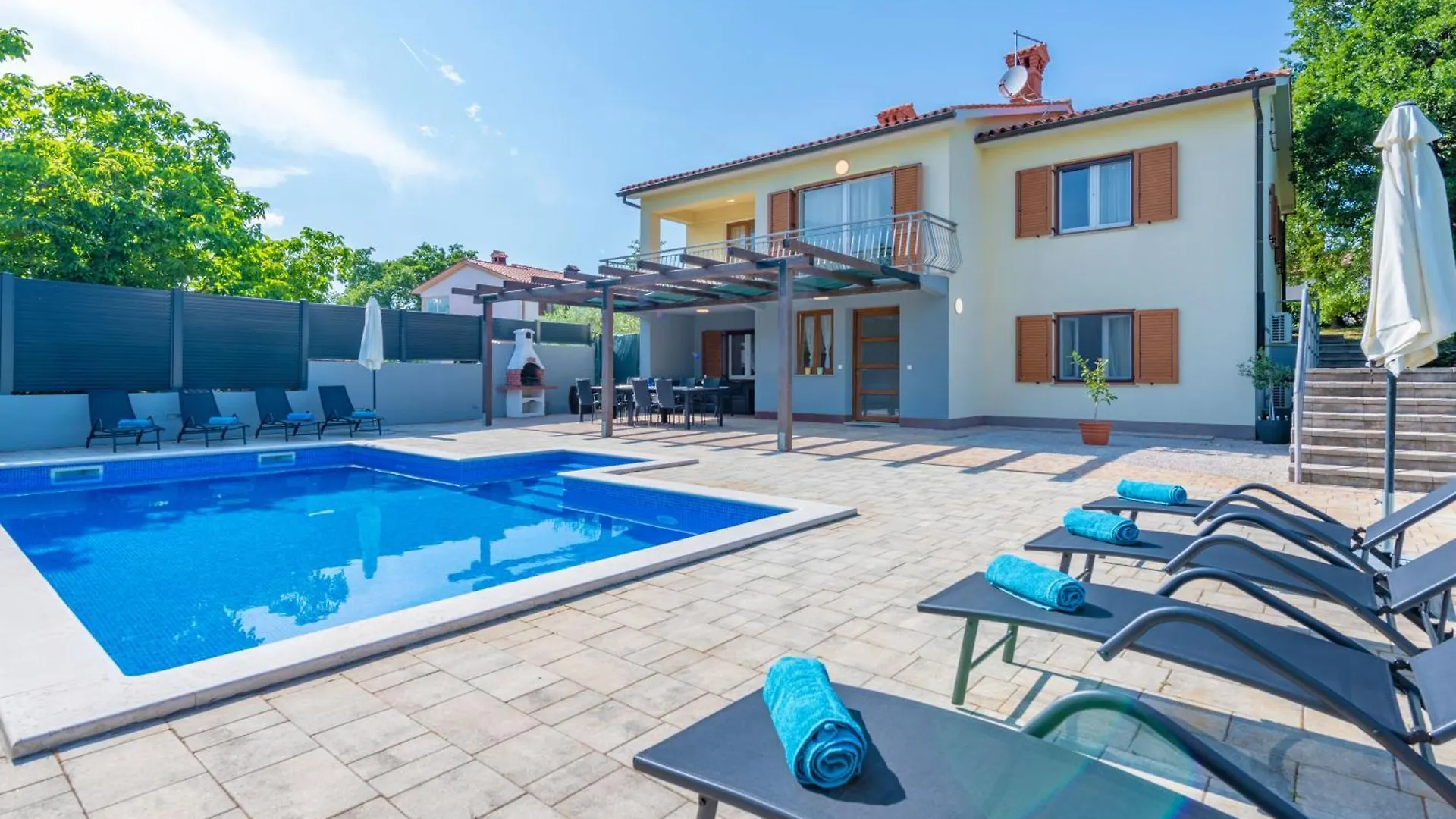 Family Friendly Villa With Pool And Garden Labin